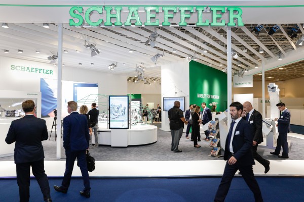 Schaeffler baut Stellen ab, davon 1.000 in Deutschland - Der Automobil- und Industriezulieferer Schaeffer auf der IAA 2017 in Frankfurt - Bild: Schaeffler