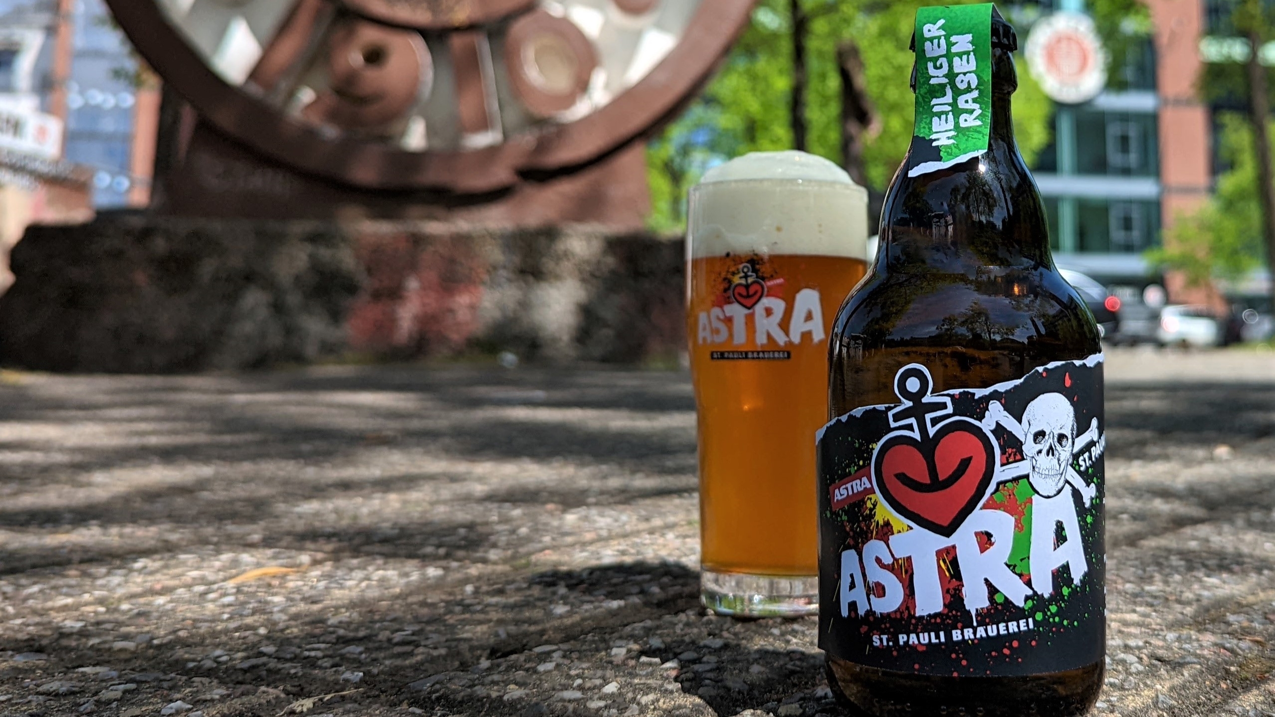 Astra - gebraut mit St.-Pauli-Rasen -