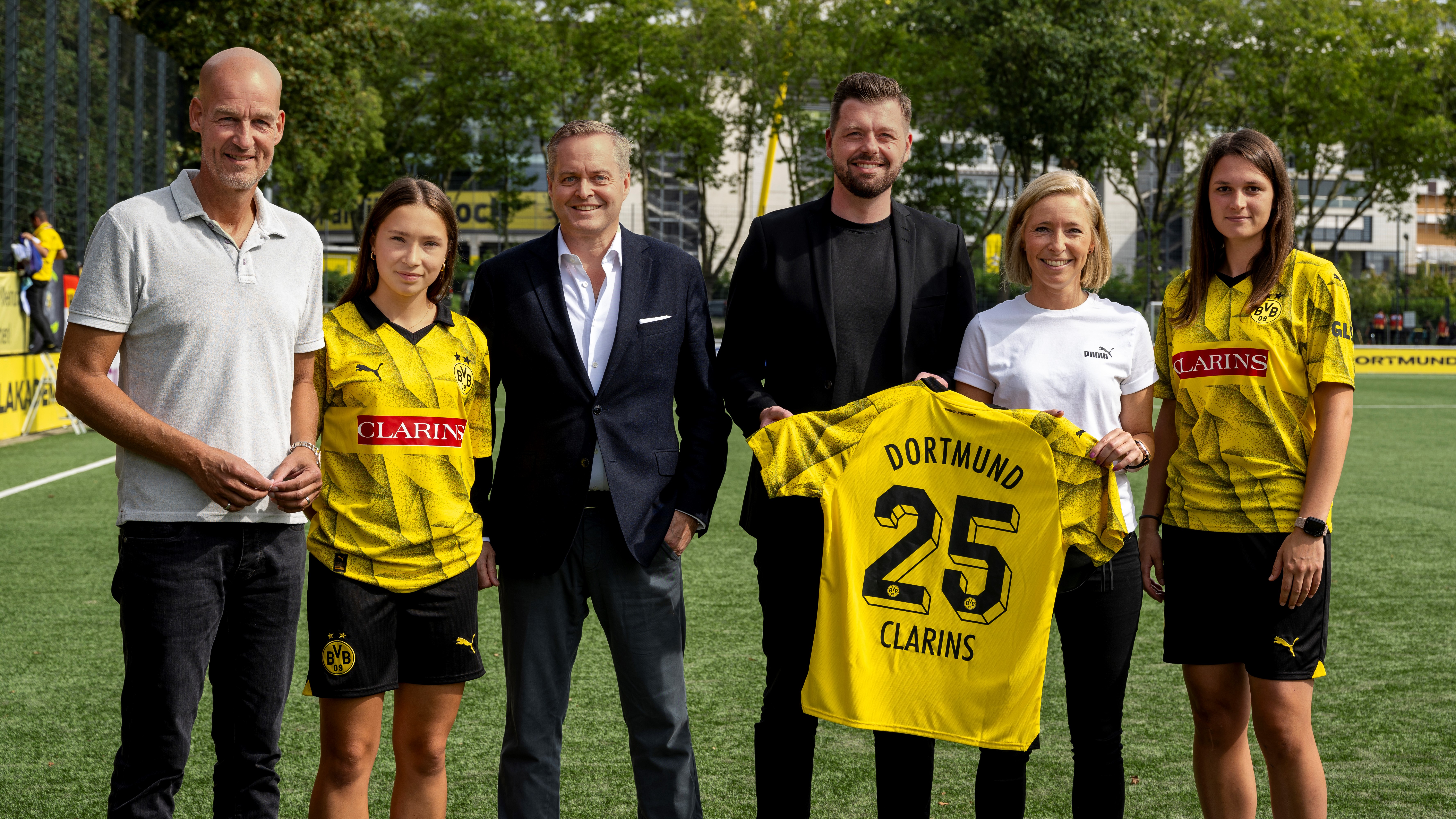 Clarins sponsert BVB-Fußballfrauen - Quelle: Clarins