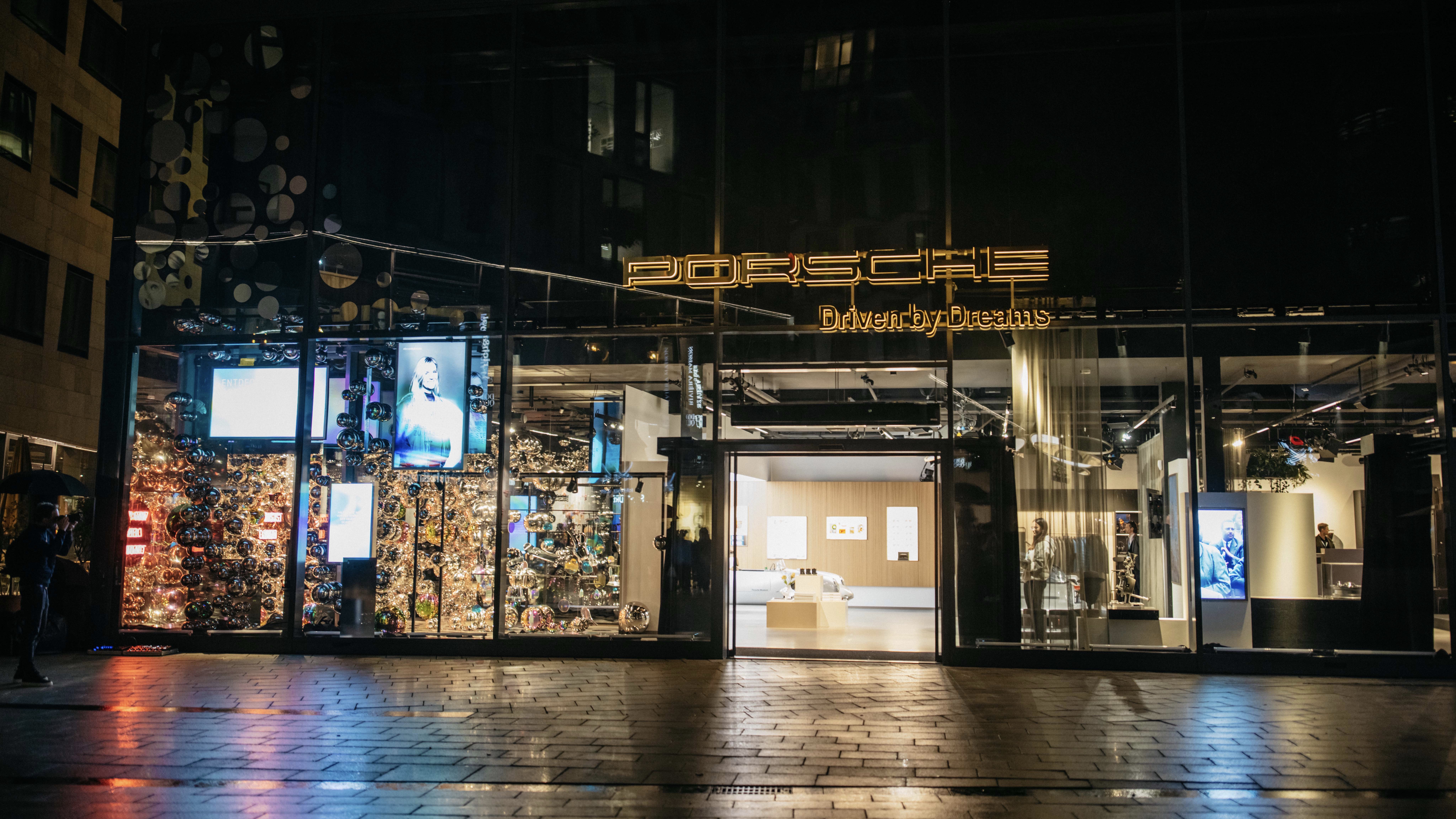 Porsche eröffnet Brand Store in Stuttgart - Quelle: 2022 Dr. Ing. h.c. F. Porsche AG