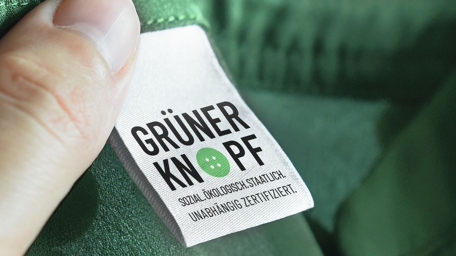Seit drei Jahren lassen sich nachhaltige Textilien am staatlichen Siegel "Grner Knopf" erkennen - Quelle: Grner Knopf