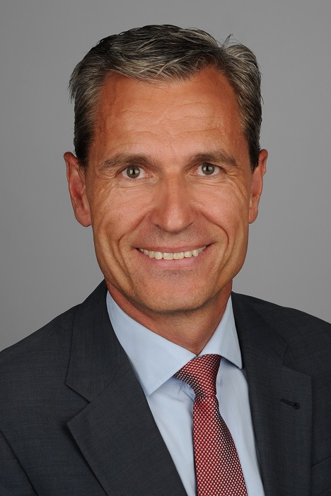 Manfred Heinzer lenkt die Biotech-Firma Amgen in Deutschland -
