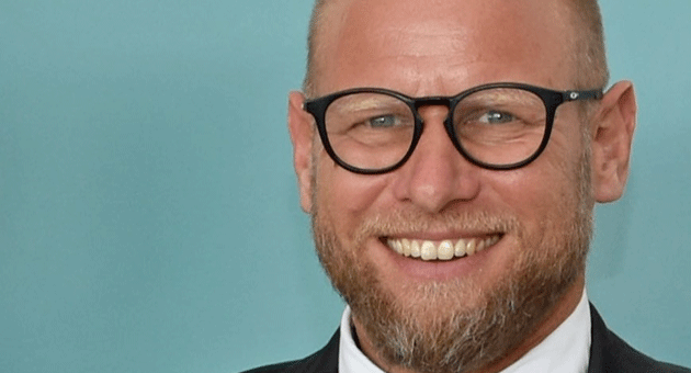 Wie Marken das Thema Corona richtig aufgreifen - Prof. Dr. Andreas Hesse ist Professor für Allgemeine BWL und Marketing am Fachbereich Wirtschaftswissenschaften der Hochschule Koblenz. Er forscht mit Fokus auf Digital Commerce sowie Konsumentenwahrnehmungen von Green Marketing, Social Marketing und Social Media Marketing.