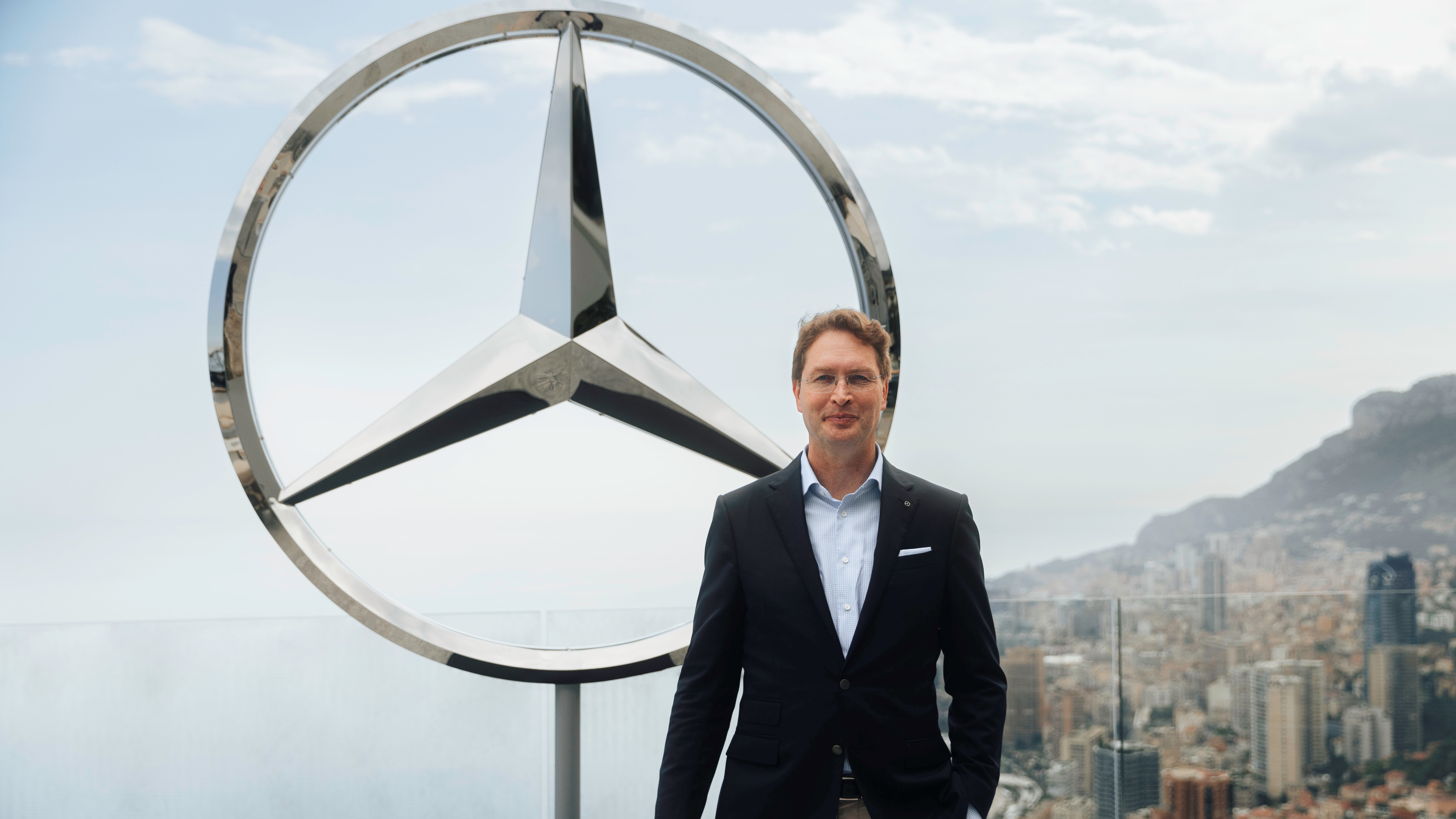 Mercedes will sich auf Luxusautos konzentrieren und streicht Modelle - Mercedes-Benz-Chef Ola Källenius gab im Rahmen der Veranstaltung 'The Economics of Desire' an der Côte d’Azur Details zu seiner Strategie bekannt und will sich noch stärker auf das Luxussegment konzentrieren - Quelle: Mercedes-Benz Group AG