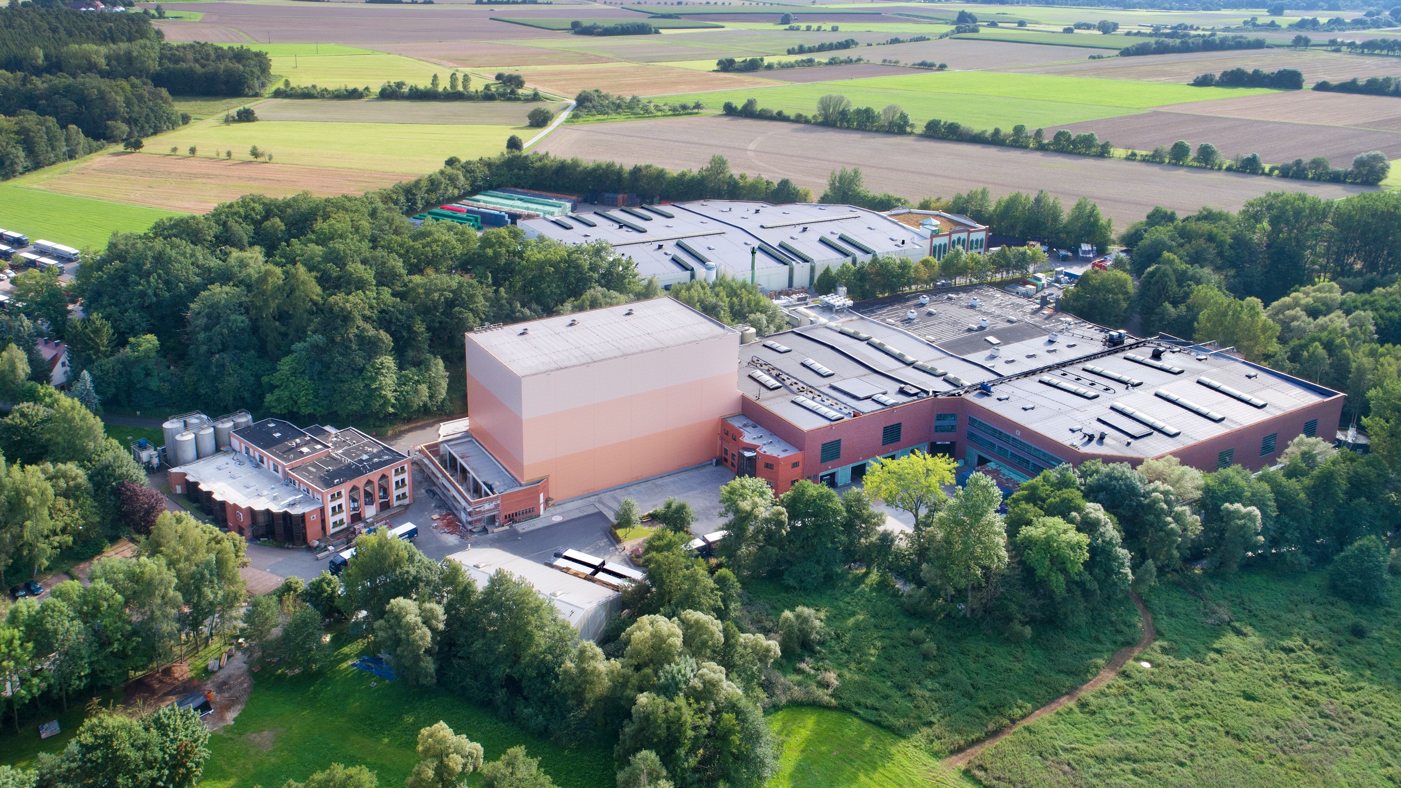 RhönSprudel geht an französischen Mineralbrunnenbetrieb - MineralBrunnen RhönSprudel: Produktionsstandort in Ebersburg/Weyhers - Quelle: RhönSprudel Gruppe