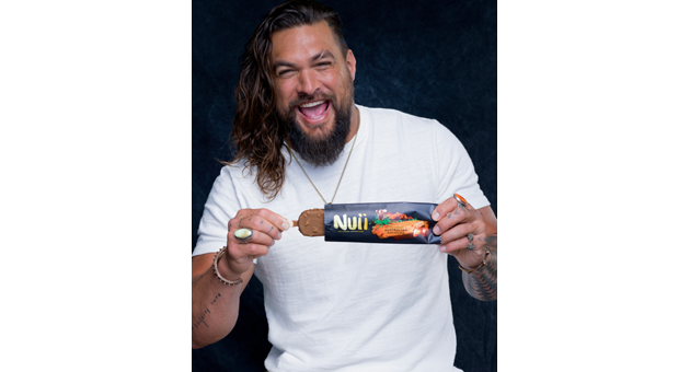 Schauspieler Jason Momoa ist neuer Nuii-Markenbotschafter  Quelle: Froneri Ice Cream
