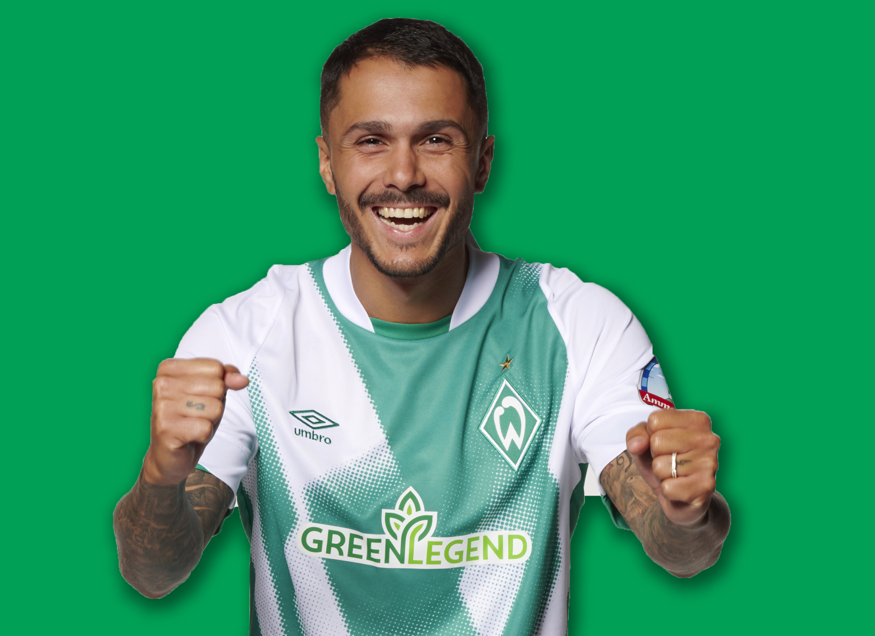 Green Legend auf dem Heimtrikot von Werder Bremen - Werder-Spieler Leonardo Bittencourt zeigt das neue Heimtrikot - Quelle: PHW