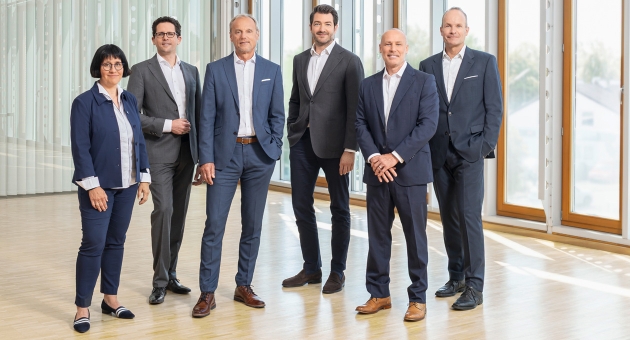 Medizintechnikhersteller Pari-Gruppe hat einen neuen CEO - Geschäftsführungsriege bei Pari (v.l.): Anja Zschernig (CFO Pari Medical Holding), Michael Hahn (Geschäftsführer von Pari Pharma), Dr. Stefan Seemann (CEO), Dr. Frank Bredl (Geschäftsführer der Pari GmbH), Derek Kish (President der US-Tochter Pari Respiratory Equipment) und Peter Cabell (Geschäftsführer der Produktionsgesellschaft PariTec) - Quelle: Pari