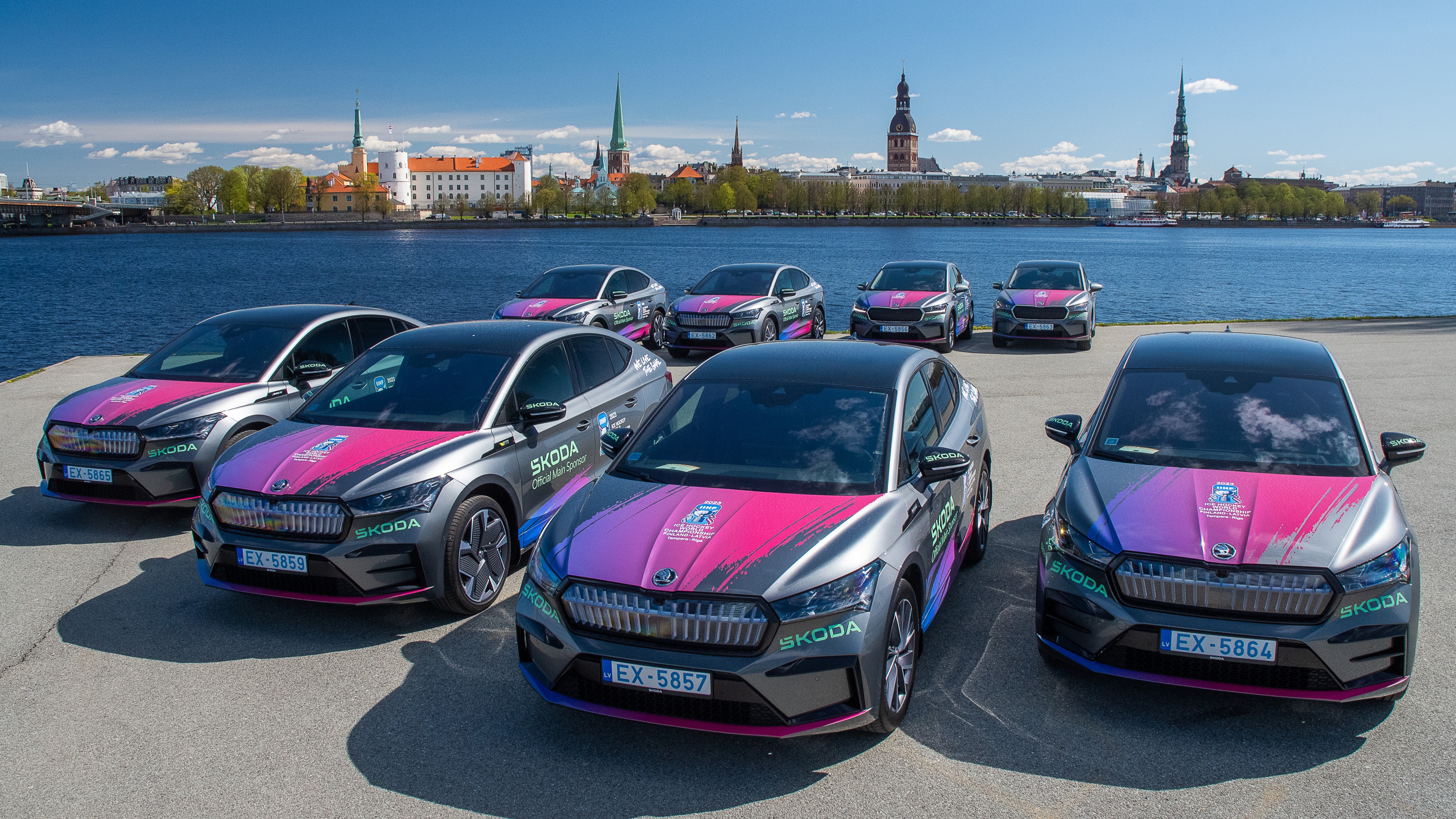 Škoda verlängert Partnerschaft mit IIHF Eishockey-Weltmeisterschaft - Škoda Auto stellt 45 Organisationsfahrzeuge bereit, die Mehrheit davon Plug-in-Hybrid- oder Elektromodelle der Baureihen Octavia und Enyaq iV - Quelle: Škoda