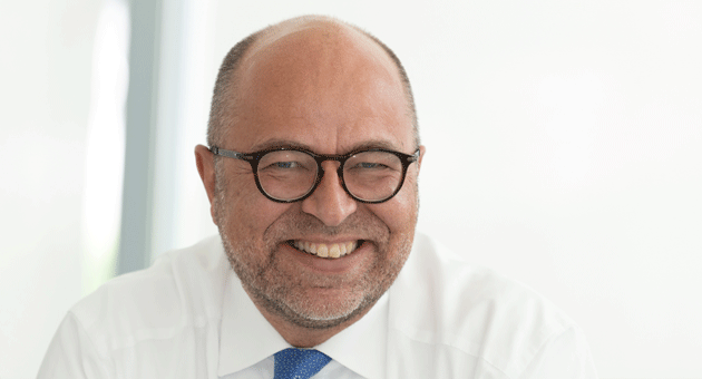 Abschied vom Handzettel? - Prof. Rüschen ist seit 2013 Professor für Lebensmittelhandel an der Dualen Hochschule Baden-Württemberg in Heilbronn. Zuvor war er 20 Jahre im Handel tätig, u.a. für Metro Cash & Carry - Quelle: Privat