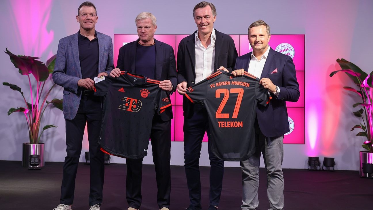 Andreas Jung und Oliver Kahn vom FC Bayern und Michael Hagspihl und Klaus Werner von der Telekom (v.l.) freuen sich auf die weitere Zusammenarbeit - Quelle: Telekom