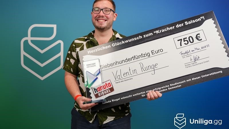 Uniliga-Spieler Valentin Runge erhlt den von Hanuta Riegel gefrderten Preis fr den "Kracher der Saison" - Quelle: Uniliga