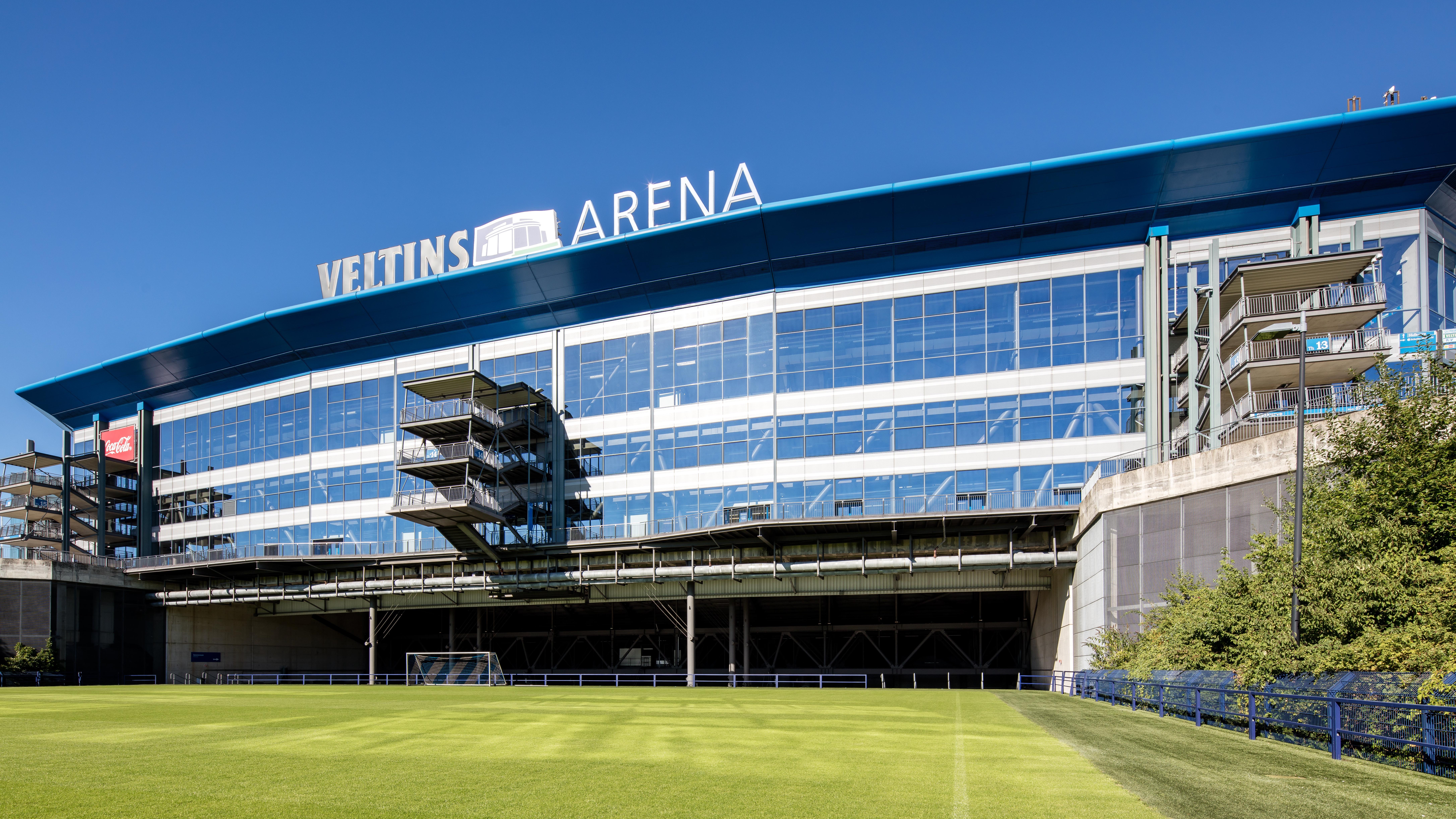 Veltins ist neuer Trikotsponsor des FC Schalke 04 - Quelle: Brauerei C. & A. Veltins GmbH & Co. KG