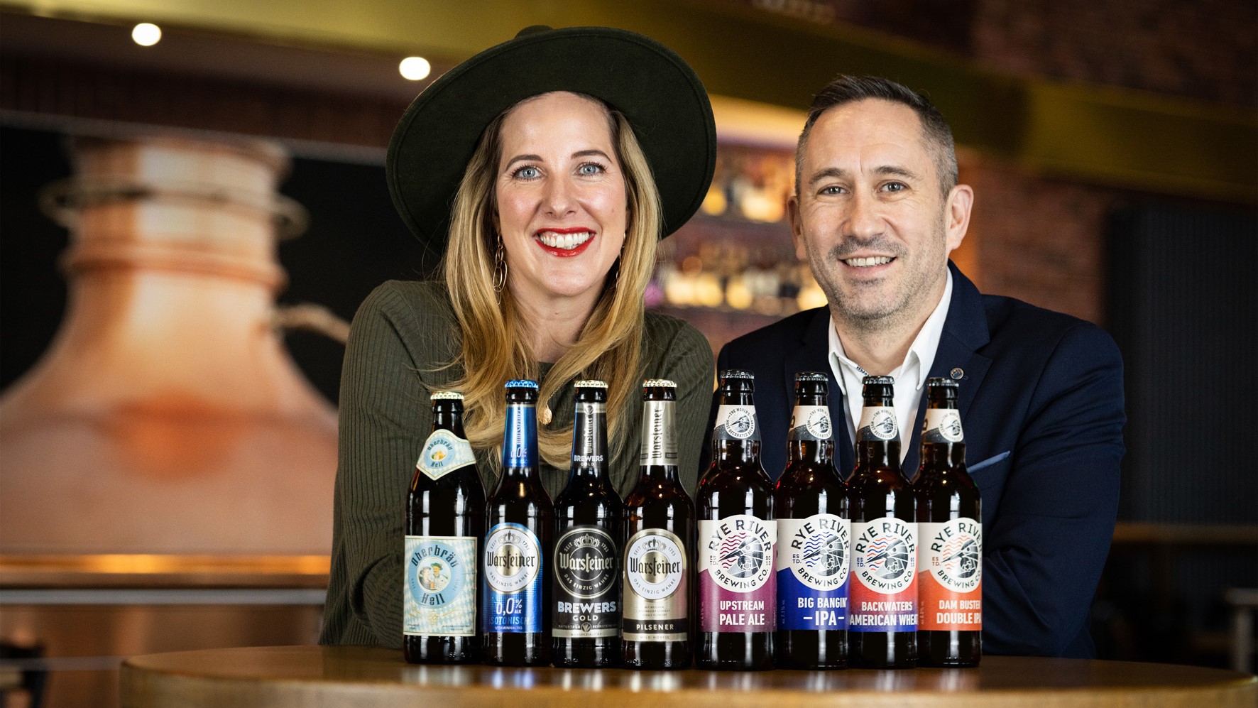 Catharina Cramer, Inhaberin der Warsteiner Gruppe, und Tom Cronin, CEO der Rye River Brewing Company - Quelle: Berthold Linn/Die Wolff Werbeagentur 