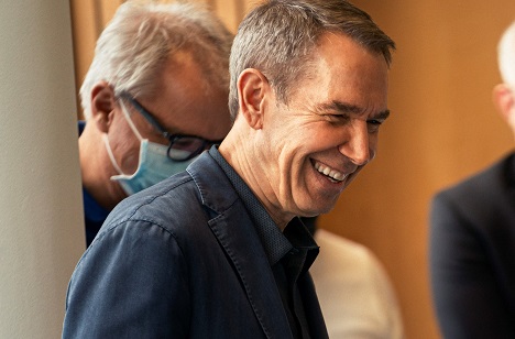 Jeff Koons gibt wieder bei BMW Gas -